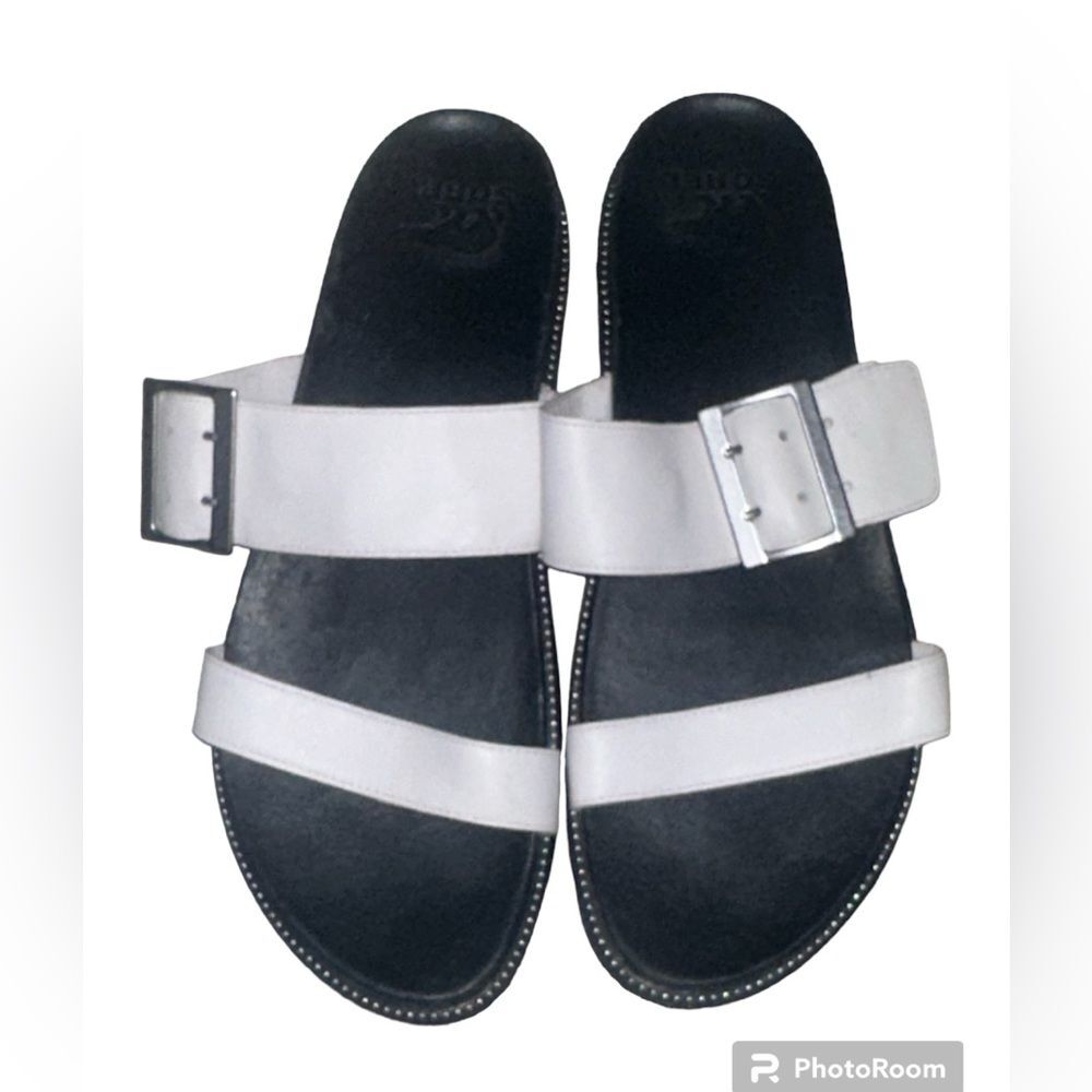 Sorel Sandals Women 11 White Leather Buckle Lug Sole Roaming Slides.